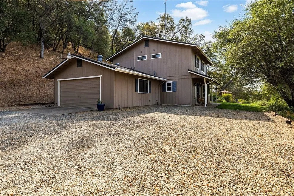 Turn-Key Country Retreat on 5.98 Acres for Sale in Placerville, California photo 3