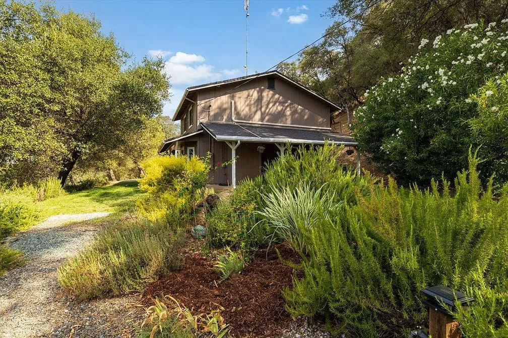 Turn-Key Country Retreat on 5.98 Acres for Sale in Placerville, California photo 9