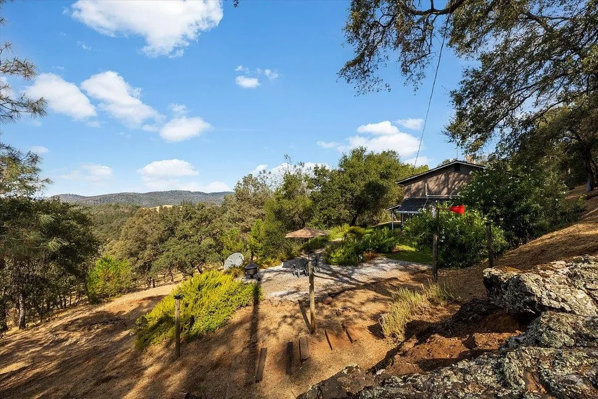 Turn-Key Country Retreat on 5.98 Acres for Sale in Placerville, California photo 2