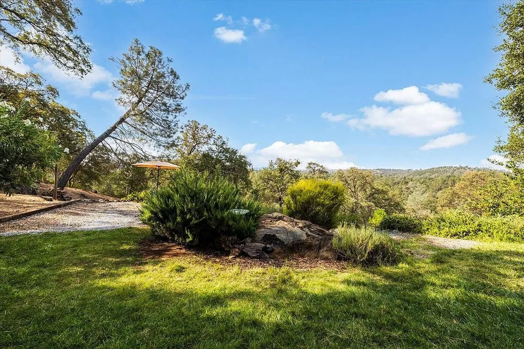 Turn-Key Country Retreat on 5.98 Acres for Sale in Placerville, California photo 5