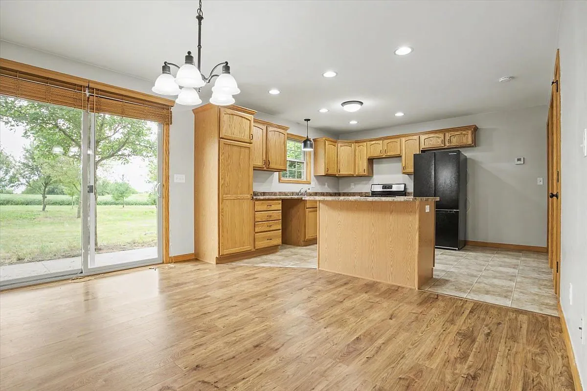 Country Home on 20 Acres Near Cornell, Illinois photo 8