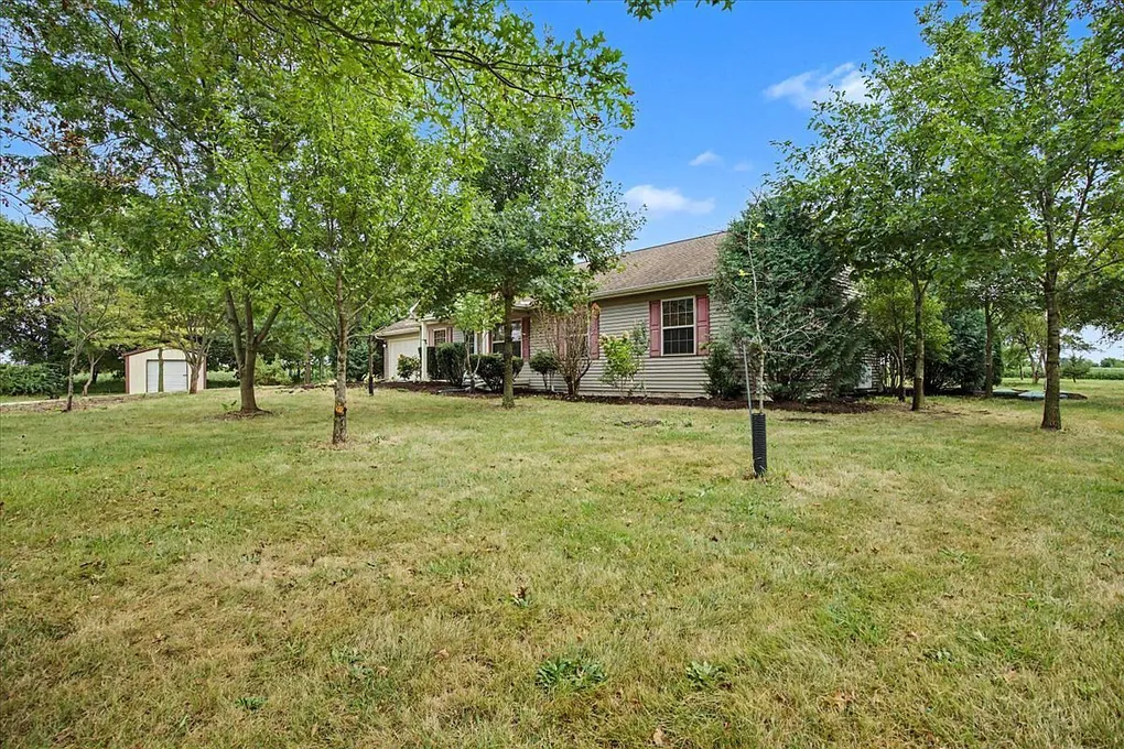 Country Home on 20 Acres Near Cornell, Illinois photo 4