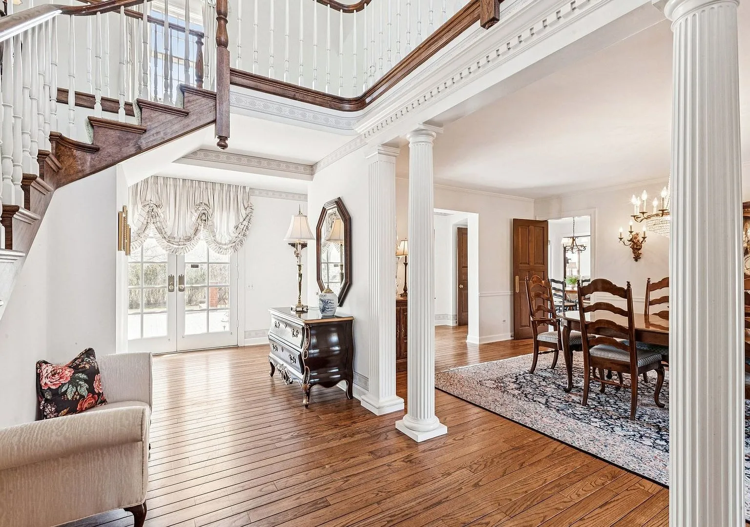 Luxury Custom Estate at 545 Windsor Rd in Inverness, Illinois photo 3
