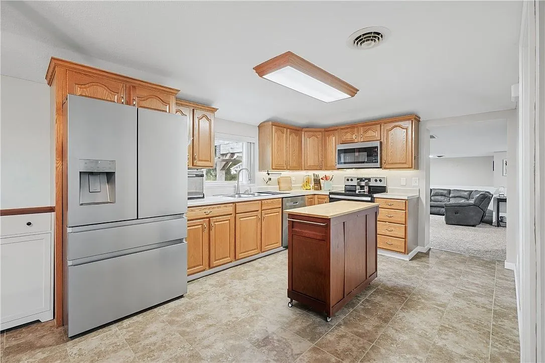 Charming Single-Family Home on 0.68 Acres in Catlin, Illinois photo 9