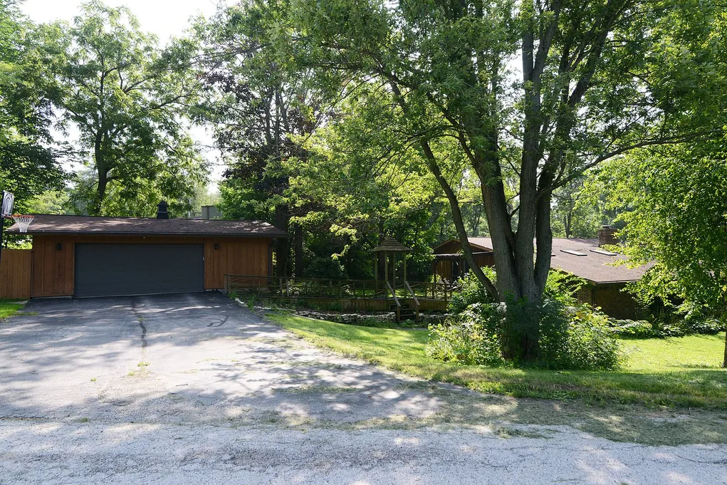 3N353 Pine Hills Rd, St. Charles, IL 60175 | Wooded Hillside Ranch Home for Sale photo 2