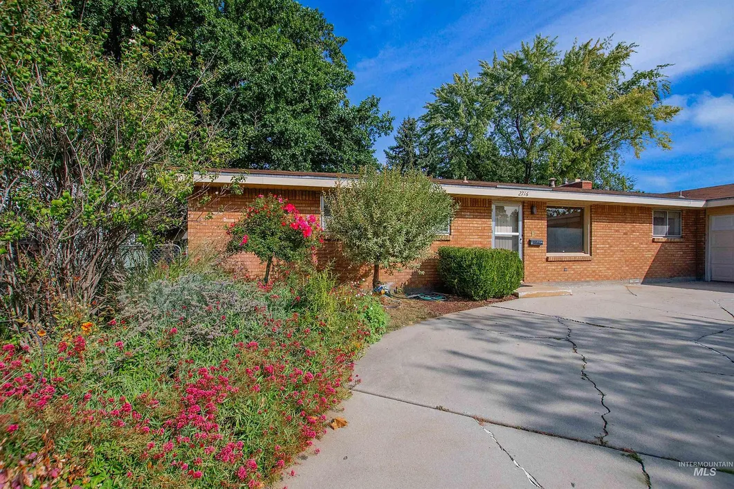 Mid-Century Medallion Home at 2716 N Redway Rd, Boise photo 4
