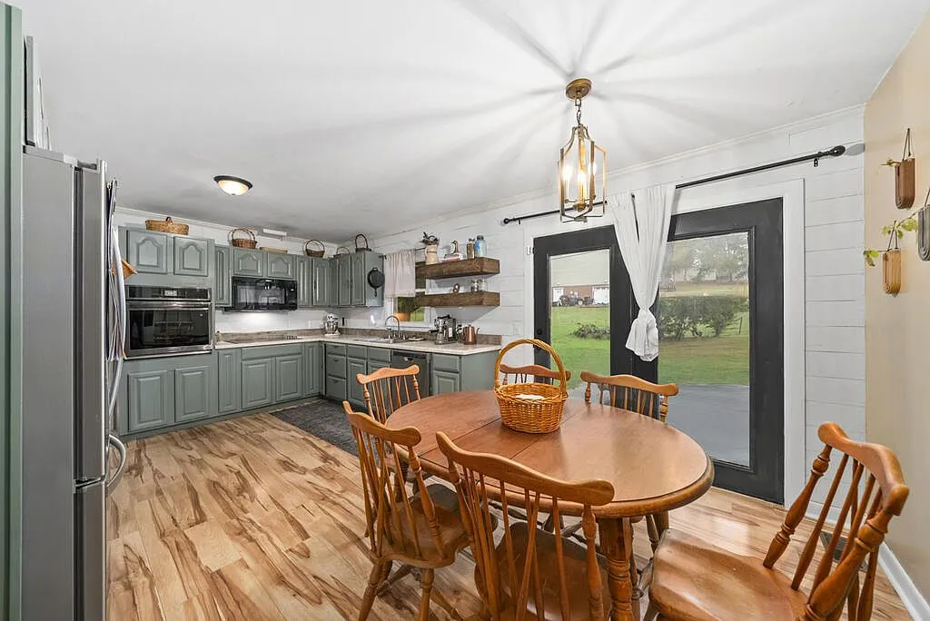 All-Brick Ranch-Style Home on a Corner Lot in Sparta, Tennessee photo 6