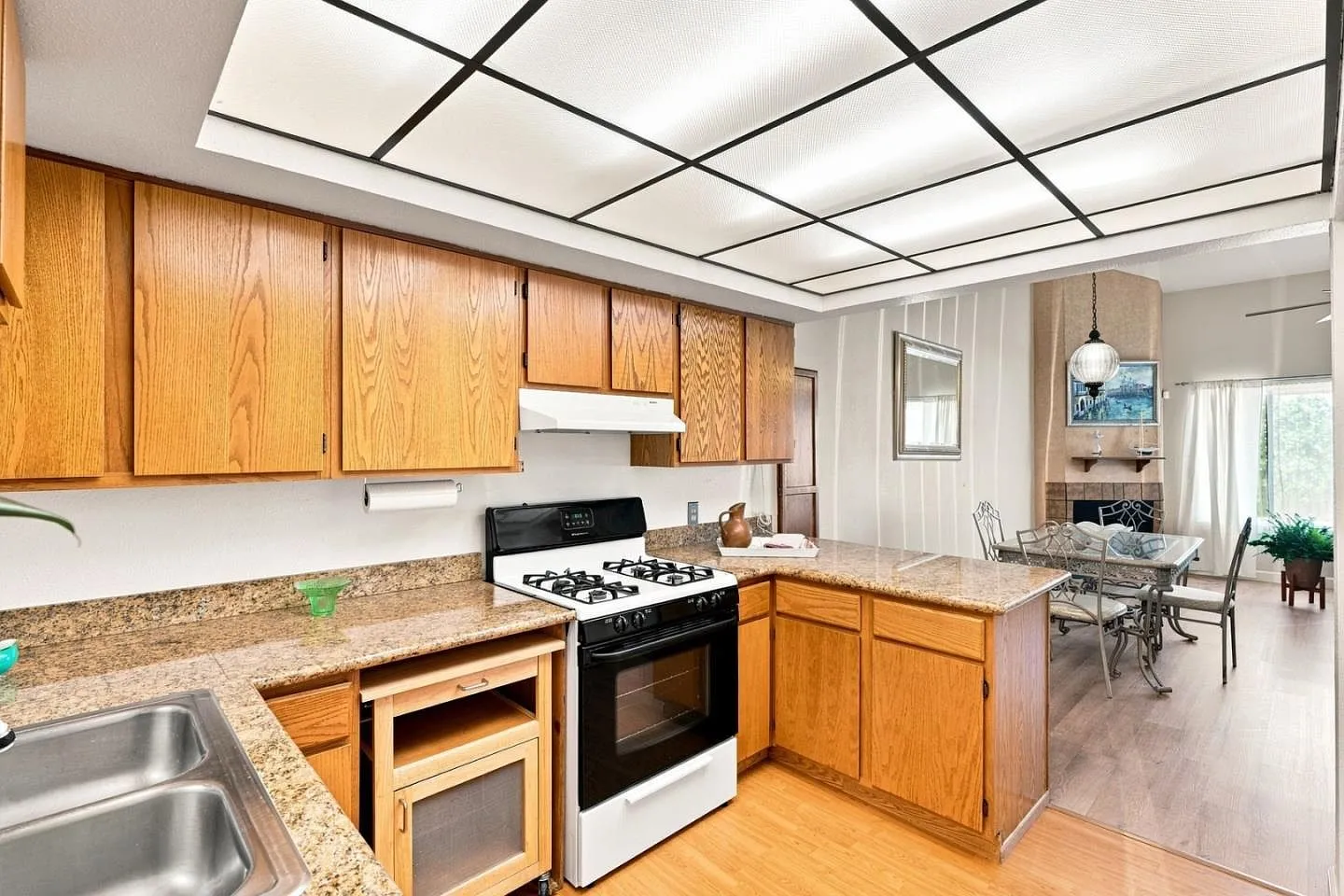 Charming Salinas Condo with Enclosed Sunroom and Two Parking Spaces photo 6