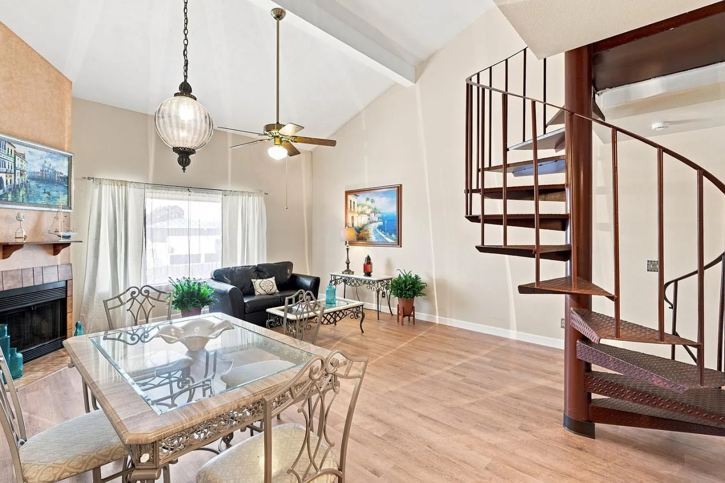 Charming Salinas Condo with Enclosed Sunroom and Two Parking Spaces photo 3