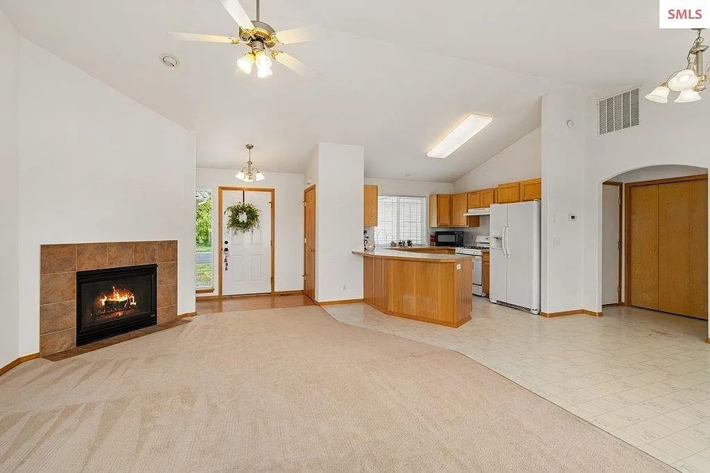 Parkside Single-Family Home in Hayden Lake, Idaho photo 4
