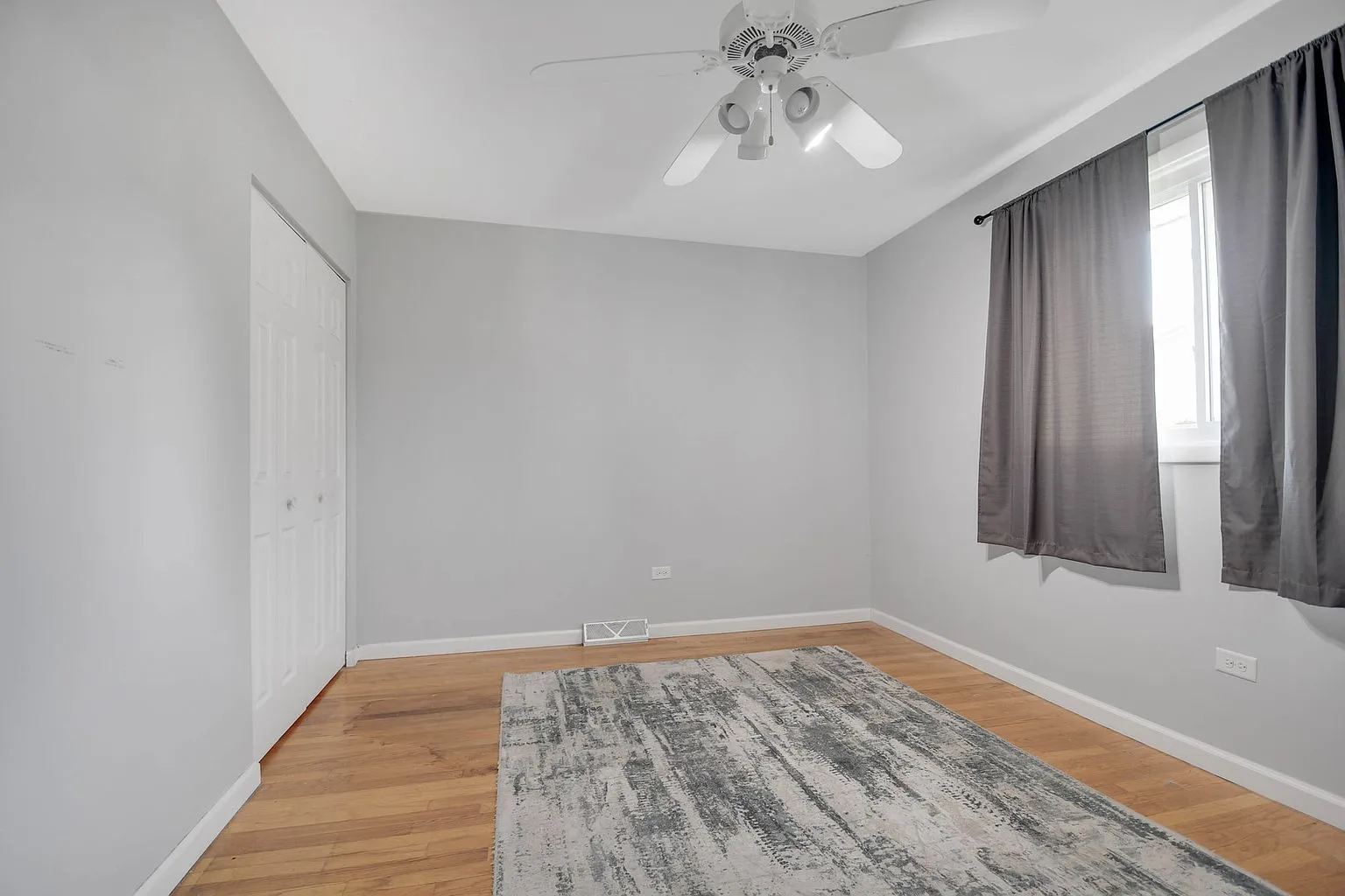 Single-Family Split-Level Home for Sale at 8808 S 85th Ct, Hickory Hills, IL photo 9
