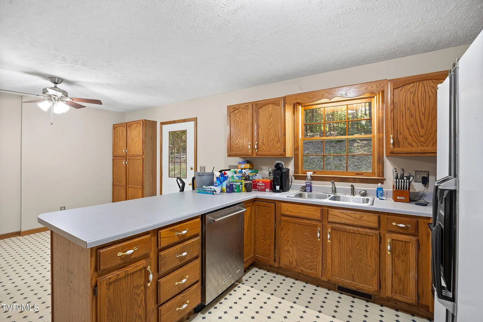 293 Big Arm Rd, Bluff City, TN 37618 | Custom Single-Family Home on 7.32 Acres photo 10