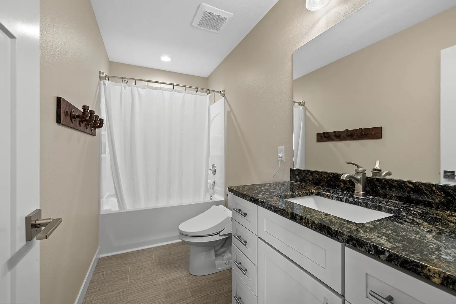 Well-Maintained Split-Foyer Home in Stonebridge Farms, Minot photo 10