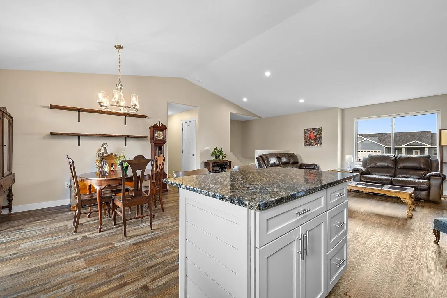 Well-Maintained Split-Foyer Home in Stonebridge Farms, Minot photo 9