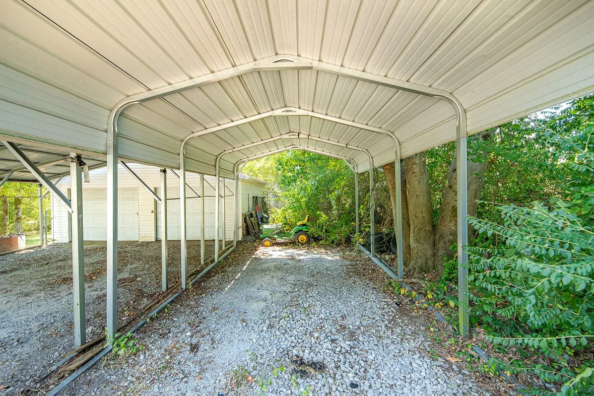 Three-Bedroom Detached House at 917 W Commerce St, Lewisburg, TN photo 10