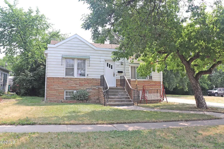 Investment Single-Family Home at 619 N 9th St, Bismarck, ND property photo