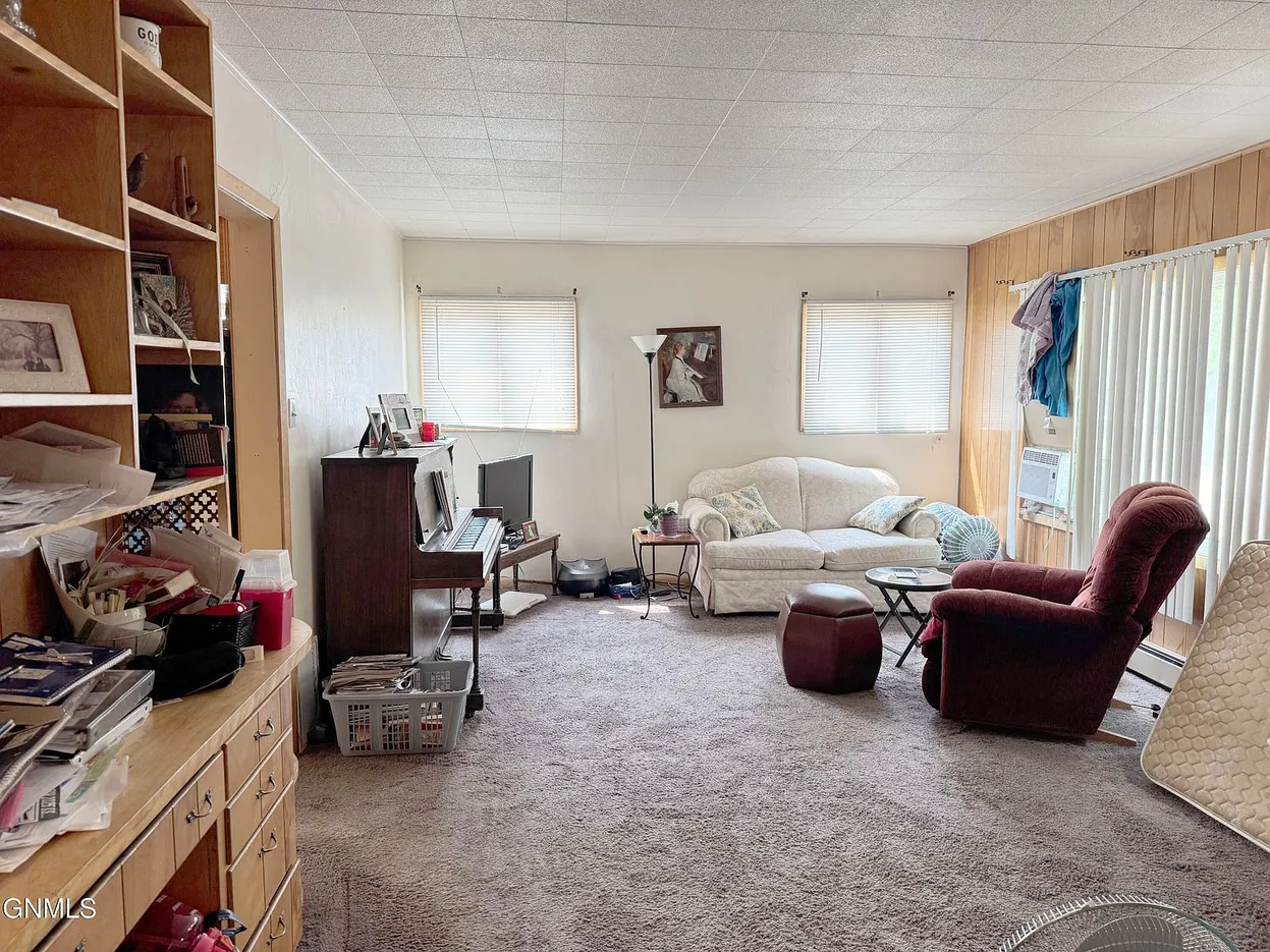 Investment Single-Family Home at 619 N 9th St, Bismarck, ND photo 4