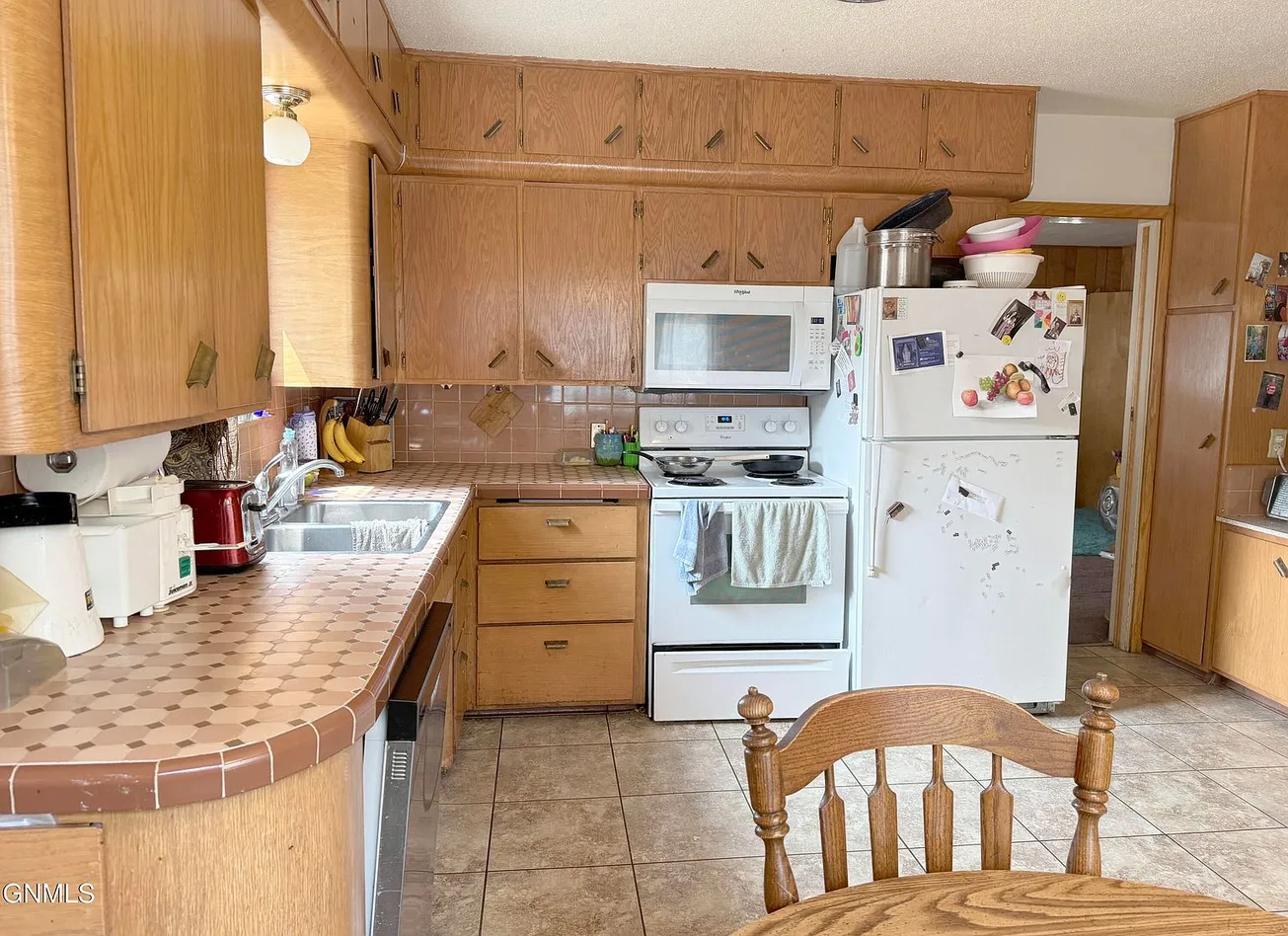 Investment Single-Family Home at 619 N 9th St, Bismarck, ND photo 6