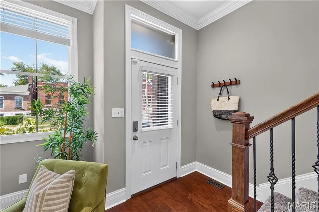 2-Story Home for Sale at 1124 Kentucky Ave in The Grove, St. Louis photo 6