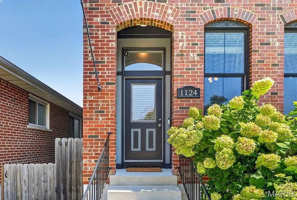 2-Story Home for Sale at 1124 Kentucky Ave in The Grove, St. Louis photo 5