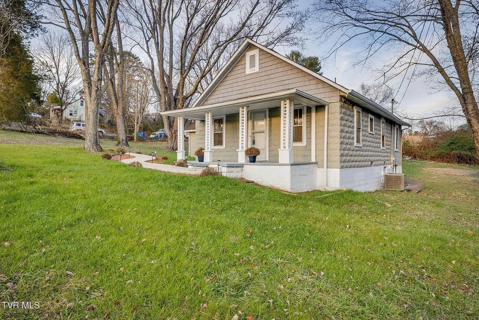 Updated 3-Bedroom Home on 0.34 Acres in Kingsport, TN photo 3
