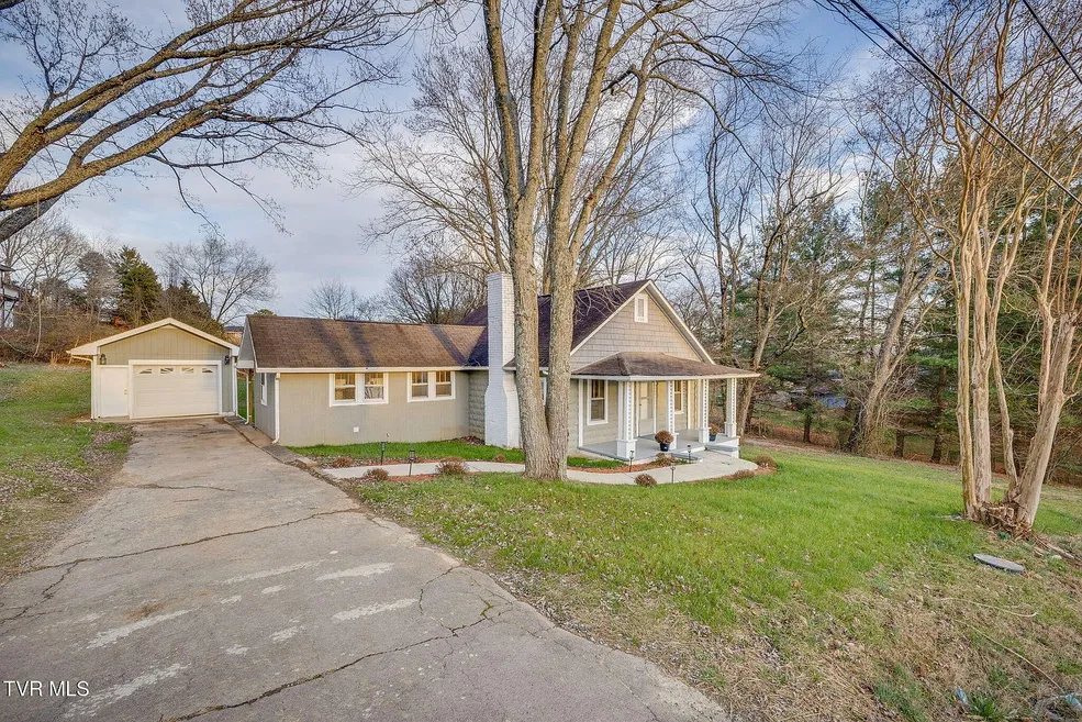 Updated 3-Bedroom Home on 0.34 Acres in Kingsport, TN photo 2