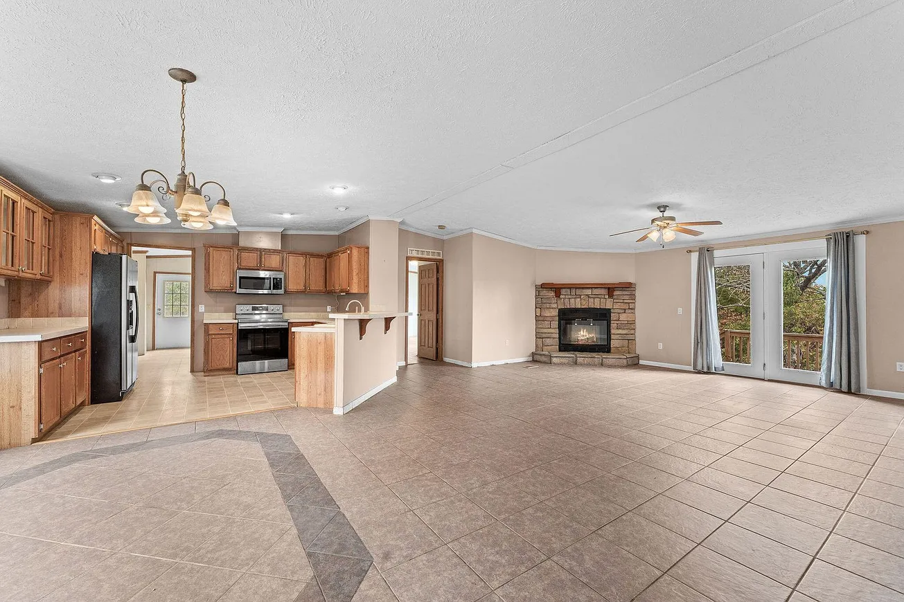 Country Home on 4.64 Acres at 388 Cedar Park Road, Branson, Missouri photo 5