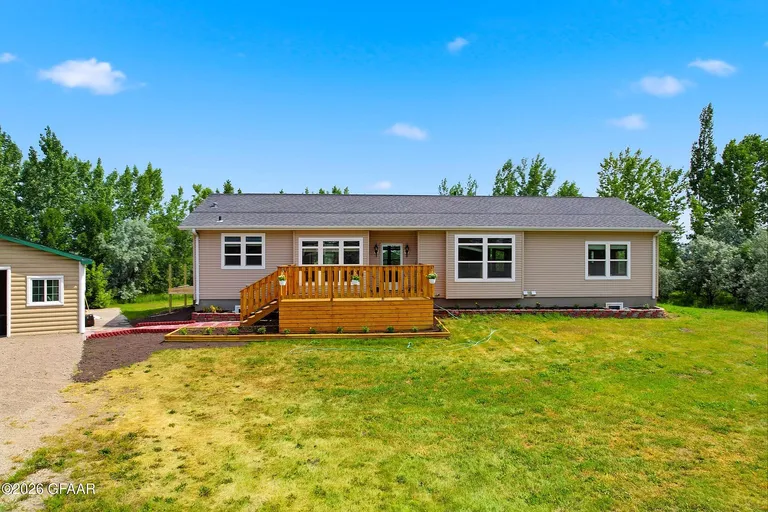 Rural Home on 2.55 Acres Near Grand Forks, North Dakota property photo