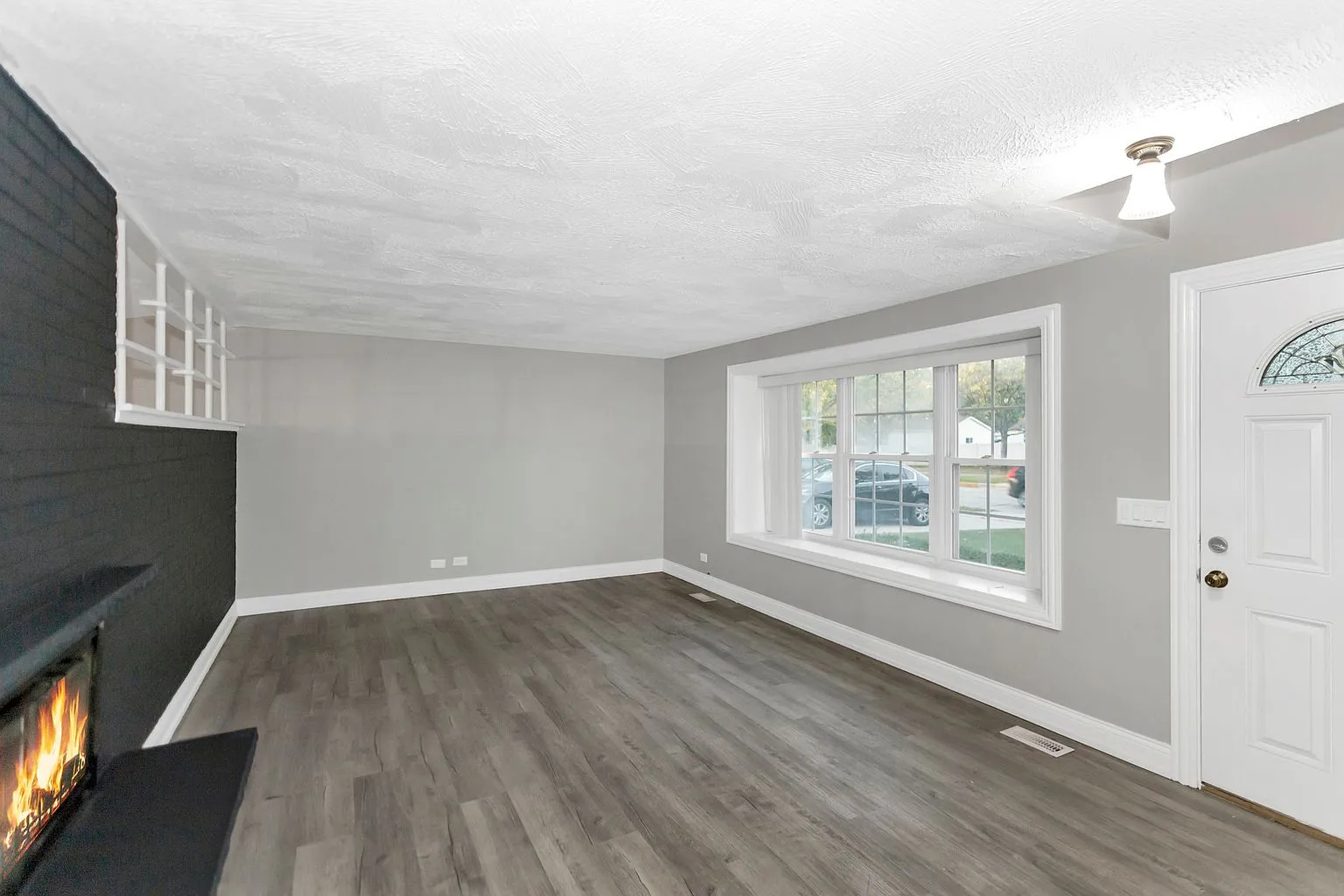 Fully Updated 6-Bedroom Home on Oversized Corner Lot in Schaumburg, IL photo 7