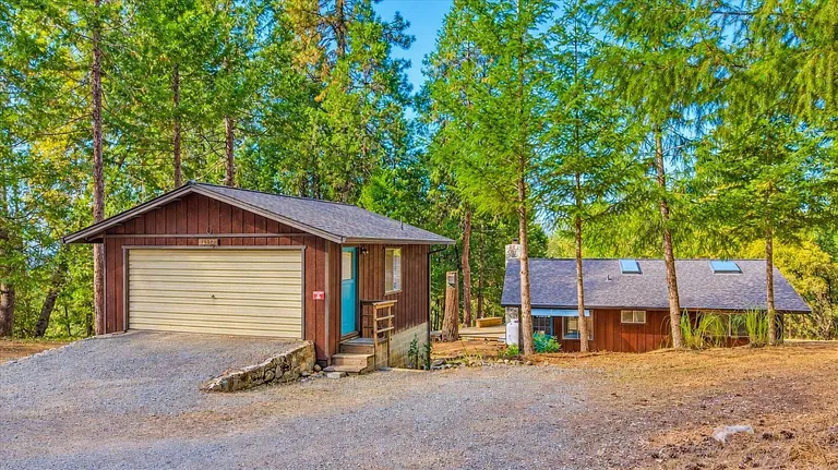 Cabin on 5.01 Acres with Detached Garage in Nevada City property photo