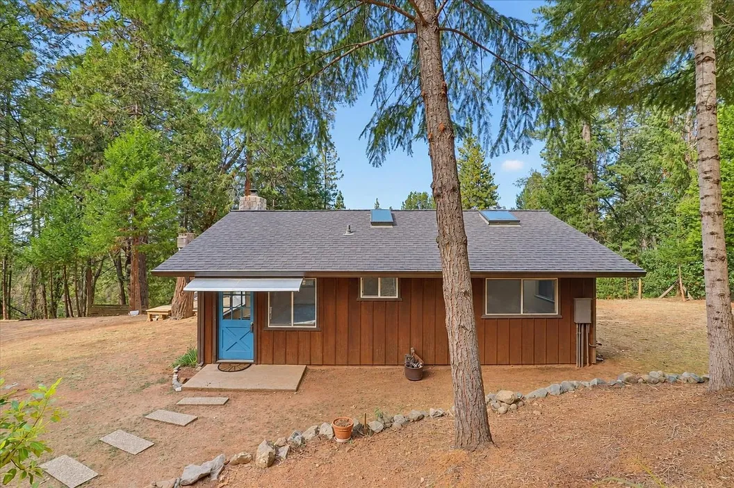 Cabin on 5.01 Acres with Detached Garage in Nevada City photo 2