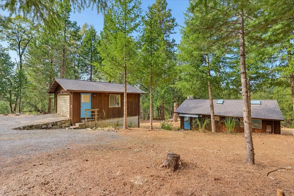 Cabin on 5.01 Acres with Detached Garage in Nevada City photo 5