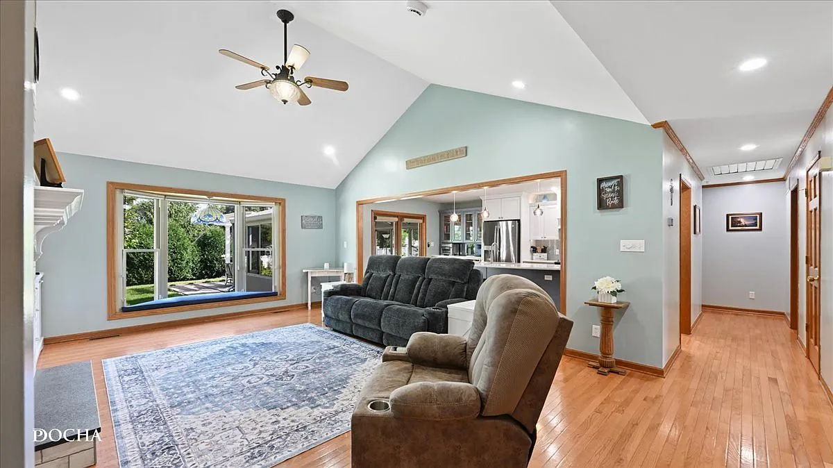 614 Magnolia Ln, Ottawa, IL 61350: Spacious Single-Family Home with Finished Basement photo 7