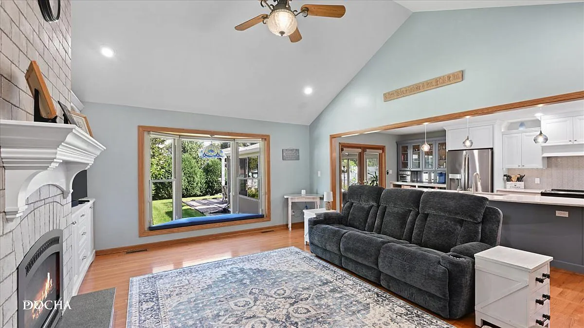 614 Magnolia Ln, Ottawa, IL 61350: Spacious Single-Family Home with Finished Basement photo 6