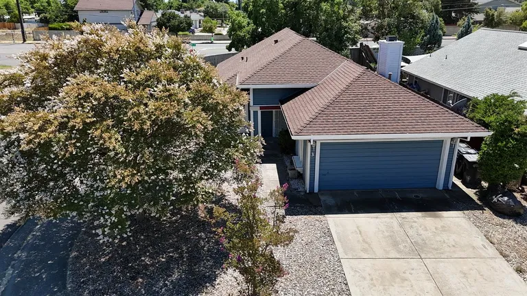 Single-Story Sacramento Home on a Corner Lot property photo