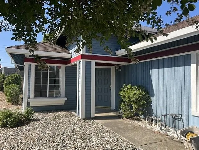 Single-Story Sacramento Home on a Corner Lot photo 5