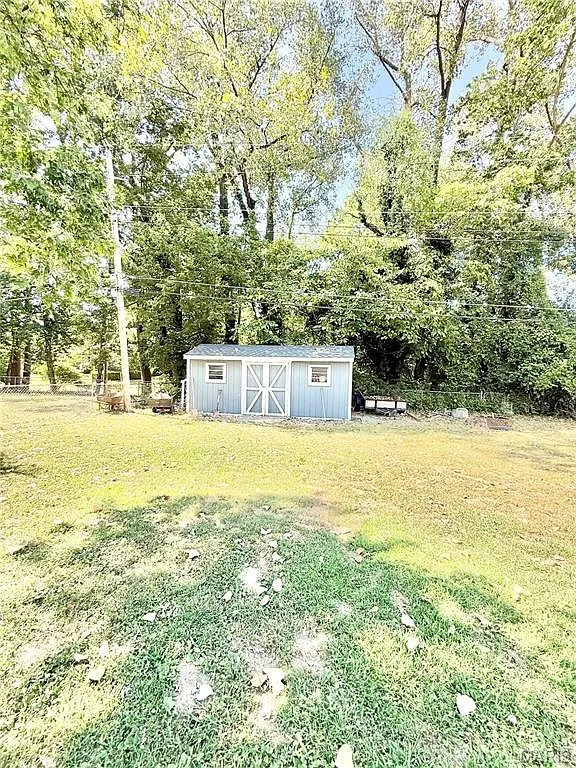 Eureka Ranch-Style Home with Finished Lower Level and Oversized Garage photo 4