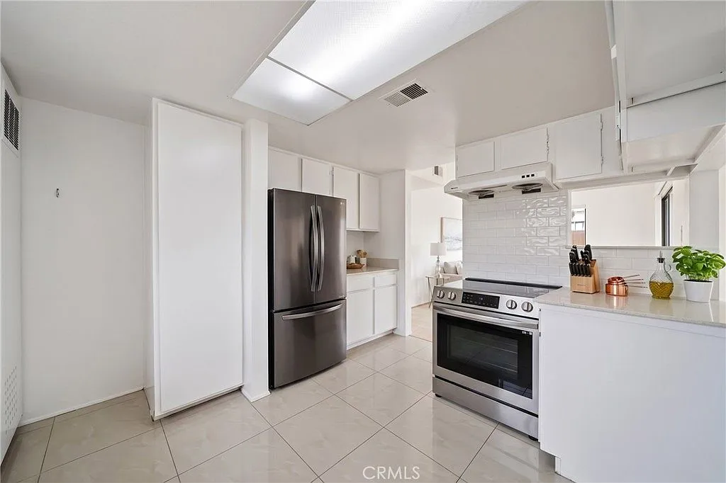 Move-In-Ready El Monte Condo with 2-Car Garage photo 9