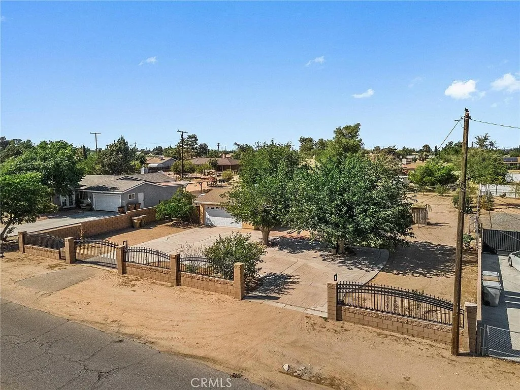 Ranch-Style Home on Nearly Half an Acre in Hesperia photo 2