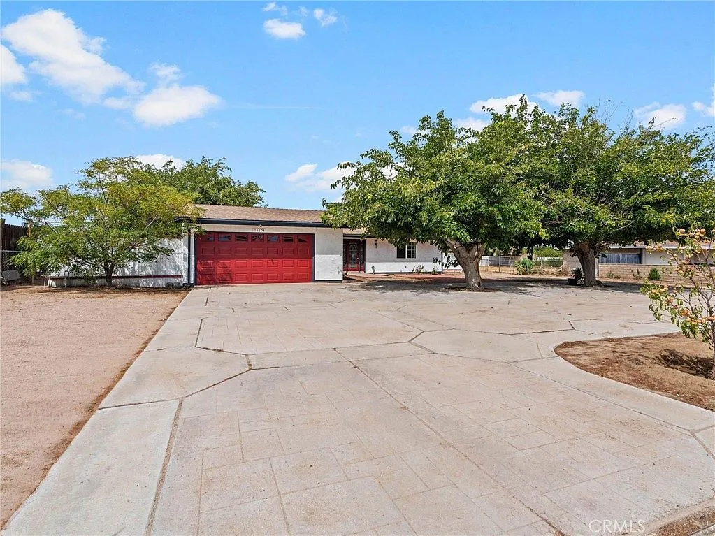 Ranch-Style Home on Nearly Half an Acre in Hesperia photo 4