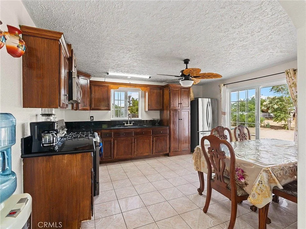 Ranch-Style Home on Nearly Half an Acre in Hesperia photo 8