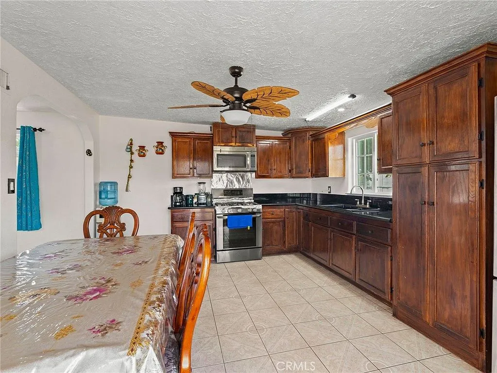 Ranch-Style Home on Nearly Half an Acre in Hesperia photo 9