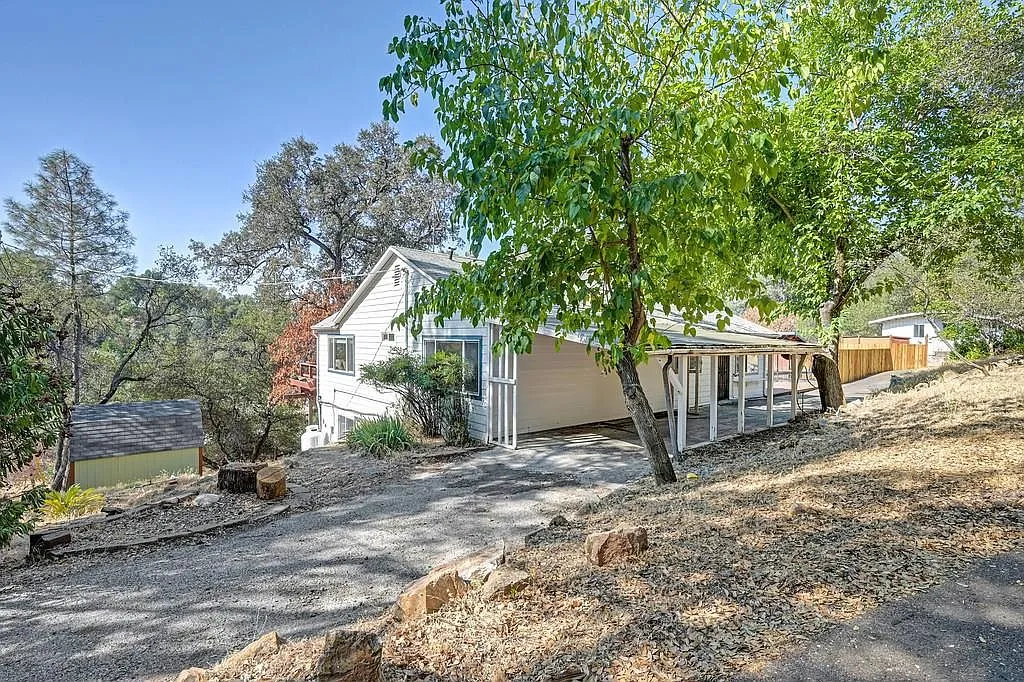 3-Bedroom Home on 0.61 Acres in Placerville, CA photo 3