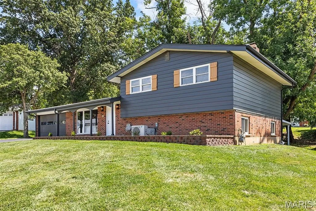 Updated St. Louis Home with Walk-Out Lower Level in 63146 photo 3