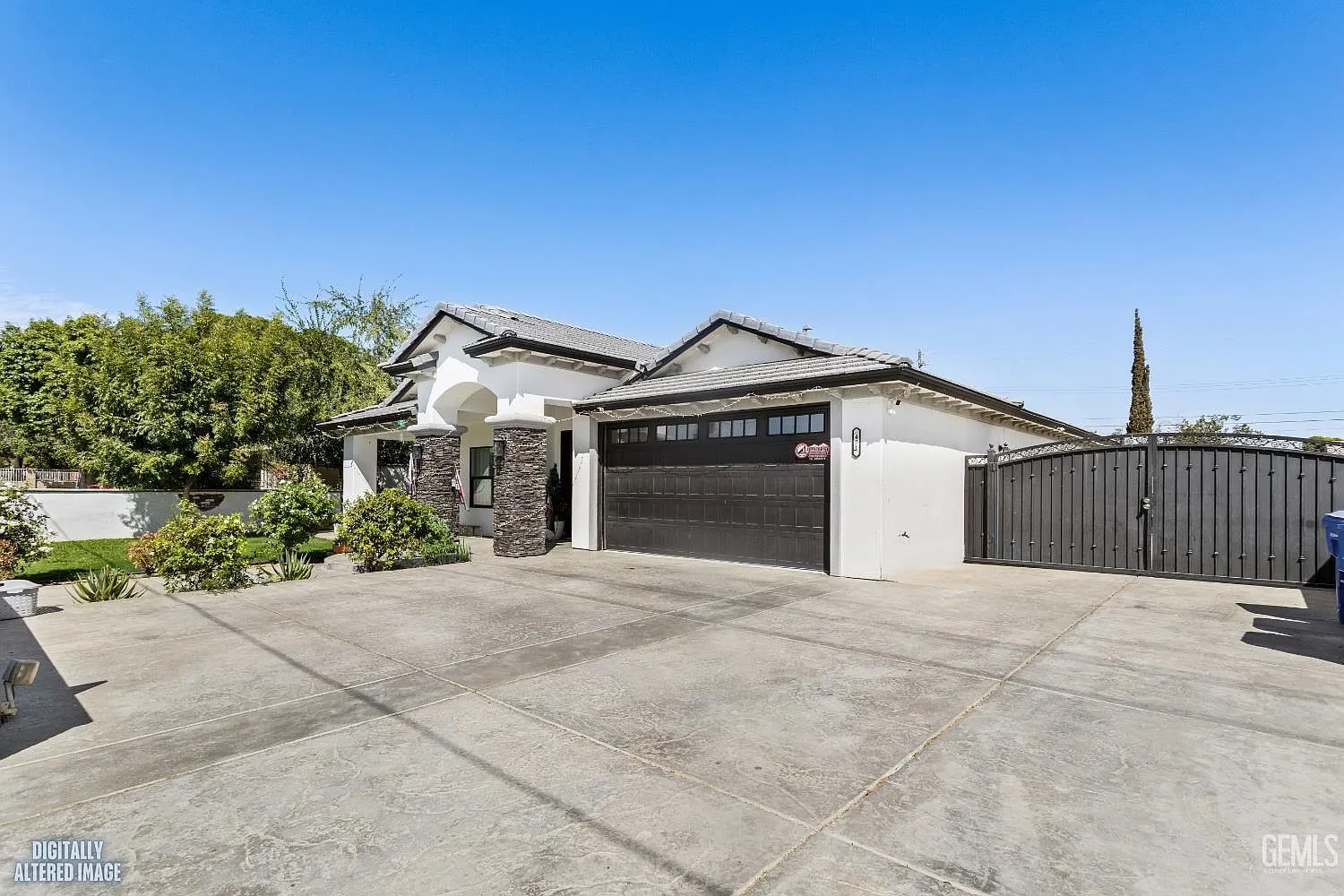 2020-Built Home with Expansive Lot in Bakersfield photo 2