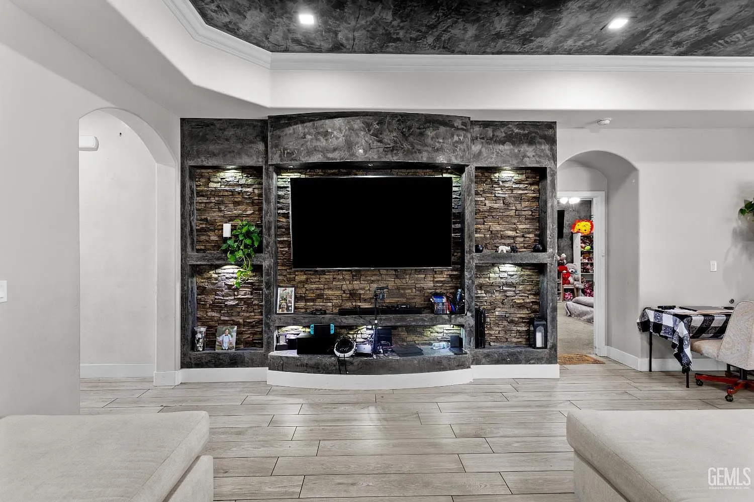 2020-Built Home with Expansive Lot in Bakersfield photo 4