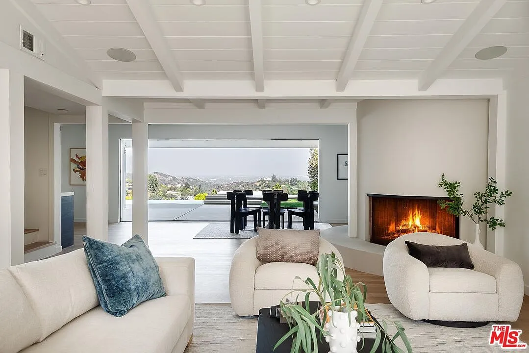 3109 Dona Susana Dr, Studio City, CA 91604 | Updated 4-Bedroom Home with Infinity Pool and City Views photo 6