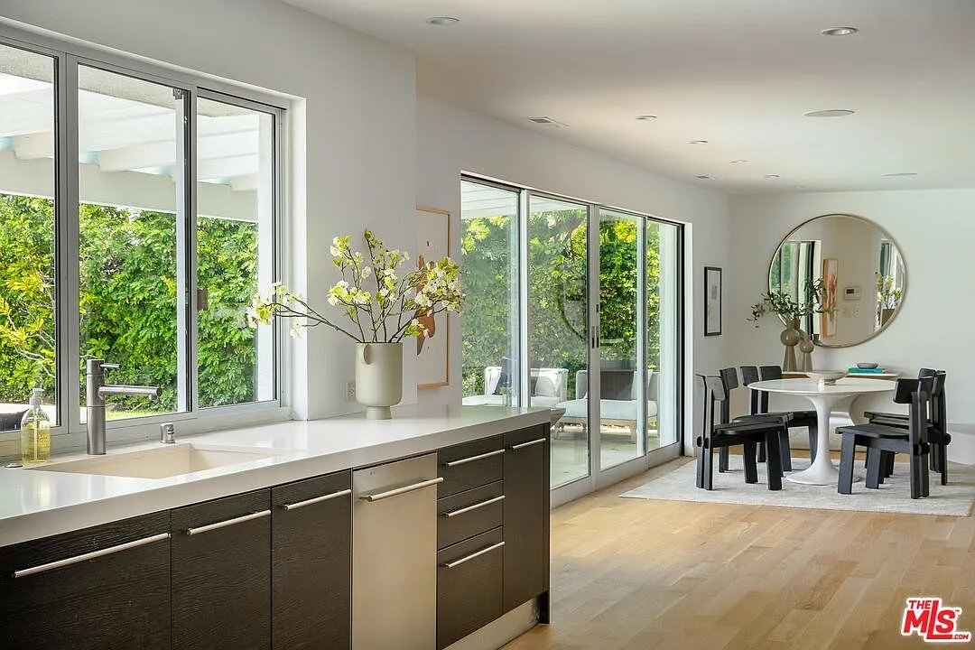 3109 Dona Susana Dr, Studio City, CA 91604 | Updated 4-Bedroom Home with Infinity Pool and City Views photo 10