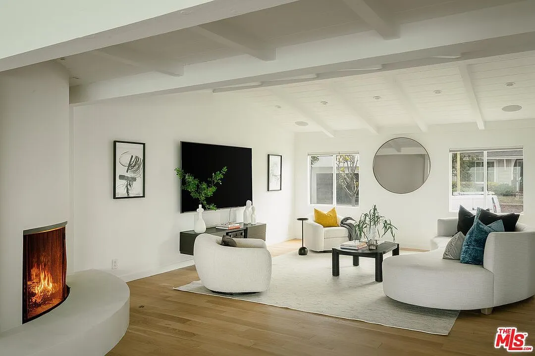 3109 Dona Susana Dr, Studio City, CA 91604 | Updated 4-Bedroom Home with Infinity Pool and City Views photo 5