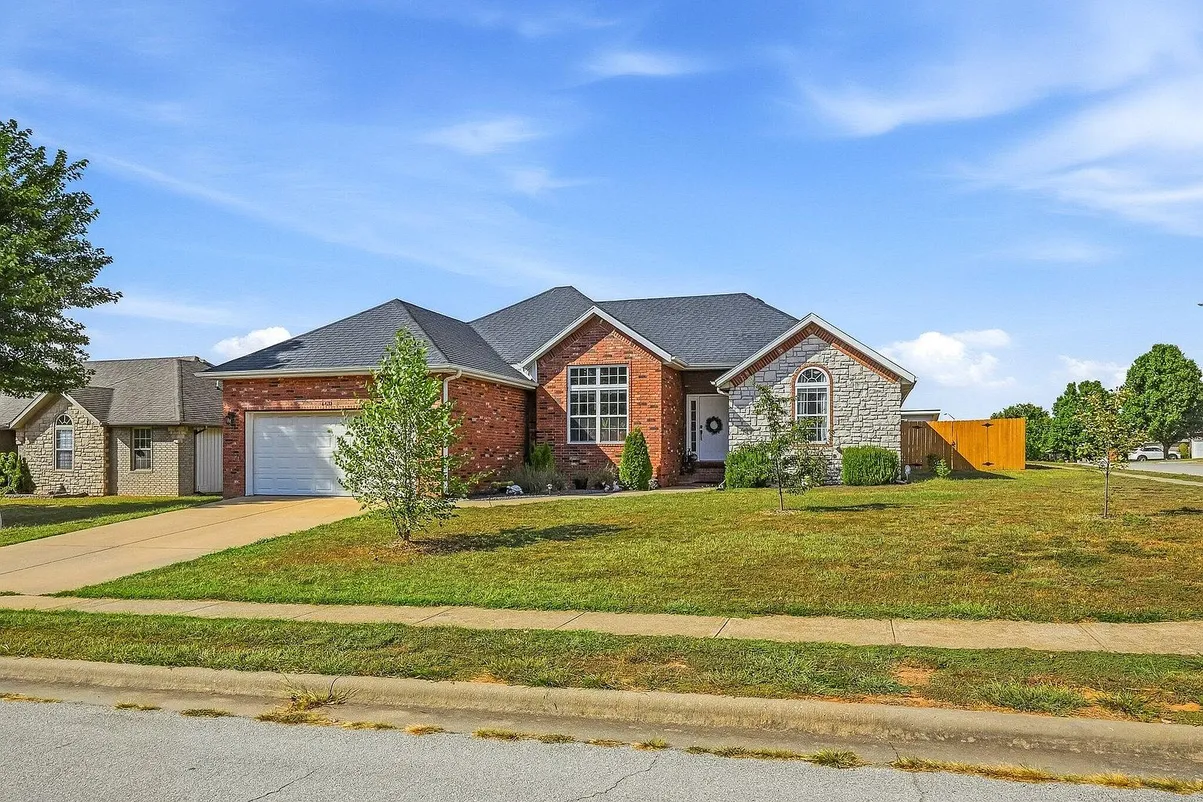 3-Bedroom Home in Battlefield, Missouri photo 2